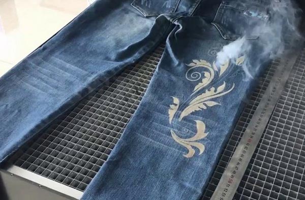 Laser whitening technology will replace traditional sandblasting of denim clothing(图1)