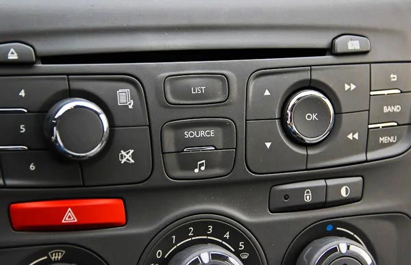 How are car logos marked? The answer is to use a laser marking machine!(图2)