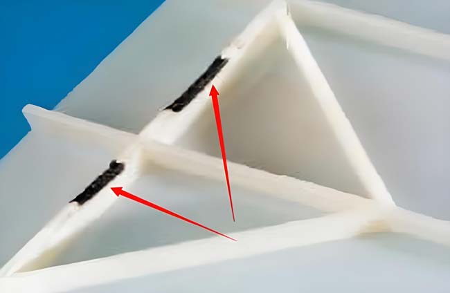 Why is it easy for transparent plastic to generate sparks or even burn glass when using laser welding machines?(图1)